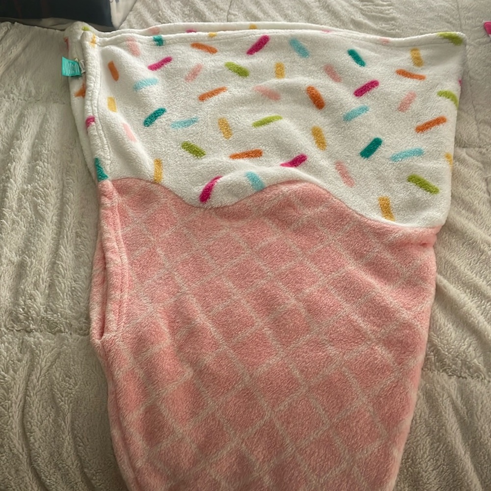 Pillow fort ice cream cone blanket